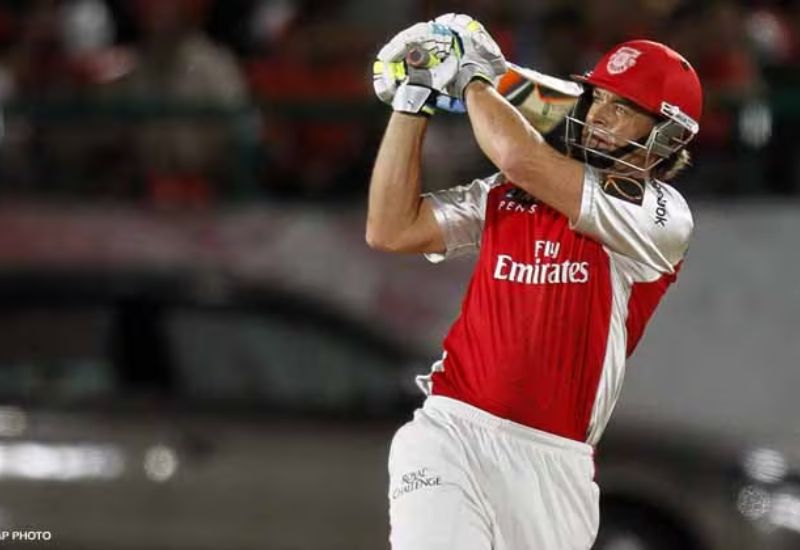 Adam Gilchrist hits longest six in IPL 2011 season