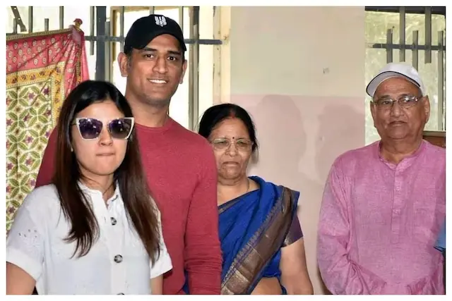 MS Dhoni with his Parents