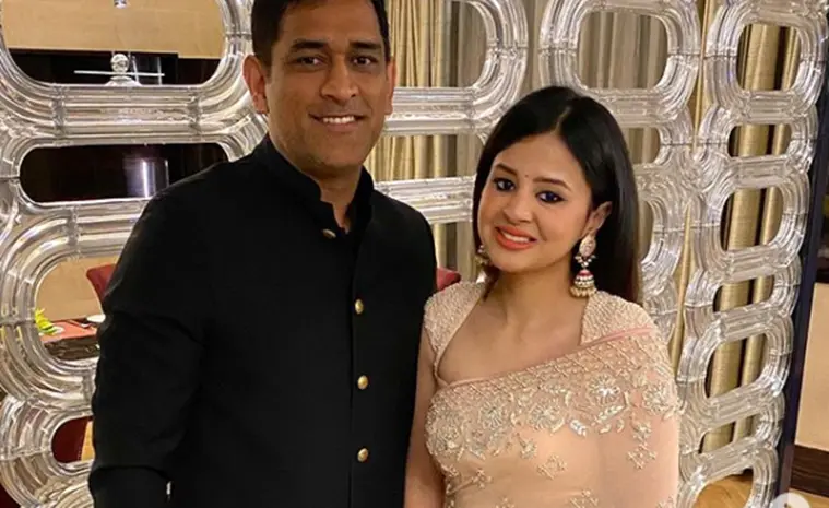 ms dhoni with his wife